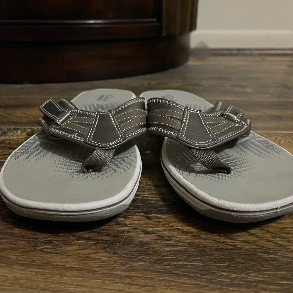 Like New Clarks Cloudstepper Sandal Size 10 - Picture 7 of 12